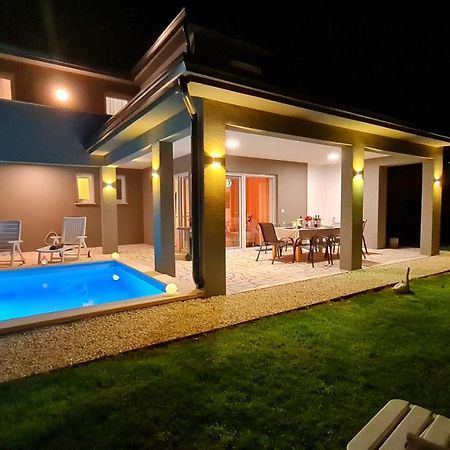 Villa Robert Kaštelir المظهر الخارجي الصورة