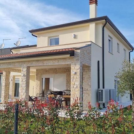 Villa Robert Kaštelir المظهر الخارجي الصورة