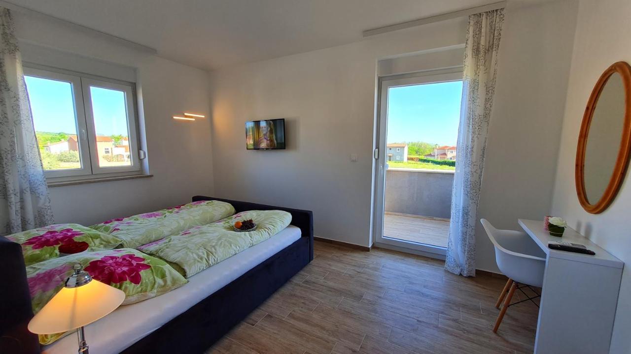 Villa Robert Kaštelir المظهر الخارجي الصورة