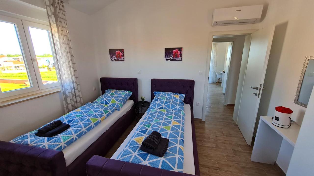 Villa Robert Kaštelir المظهر الخارجي الصورة