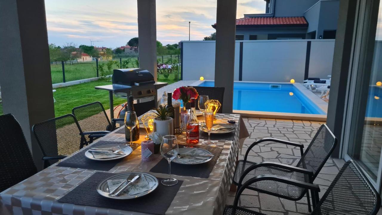 Villa Robert Kaštelir المظهر الخارجي الصورة