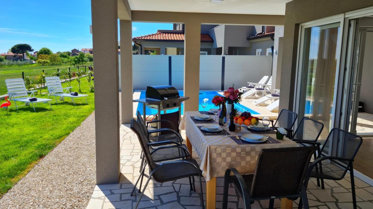 Villa Robert Kaštelir المظهر الخارجي الصورة
