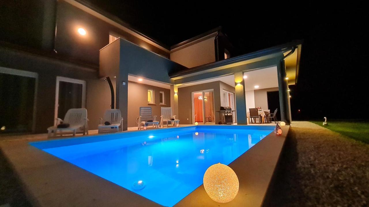 Villa Robert Kaštelir المظهر الخارجي الصورة