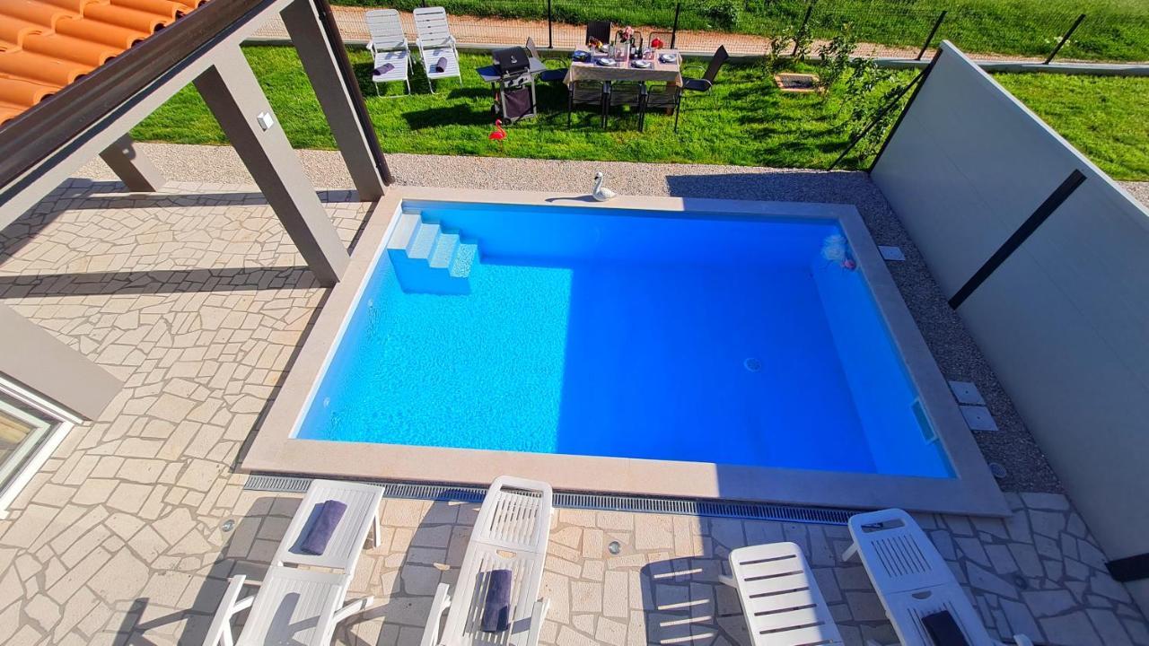 Villa Robert Kaštelir المظهر الخارجي الصورة