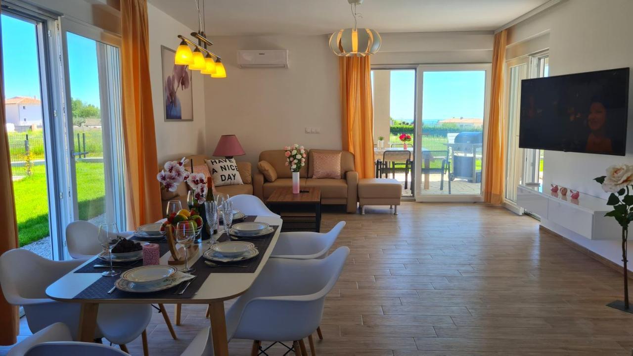 Villa Robert Kaštelir المظهر الخارجي الصورة