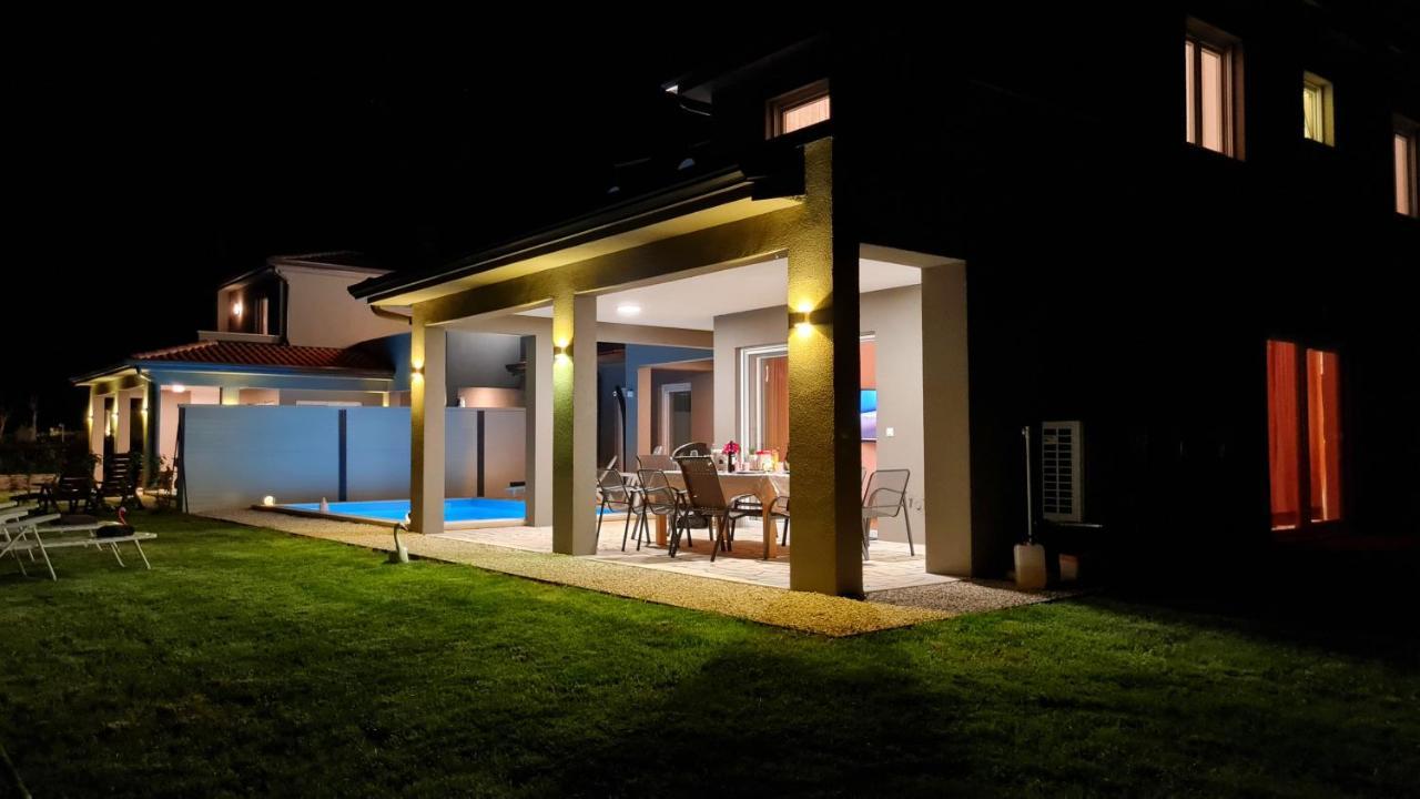 Villa Robert Kaštelir المظهر الخارجي الصورة