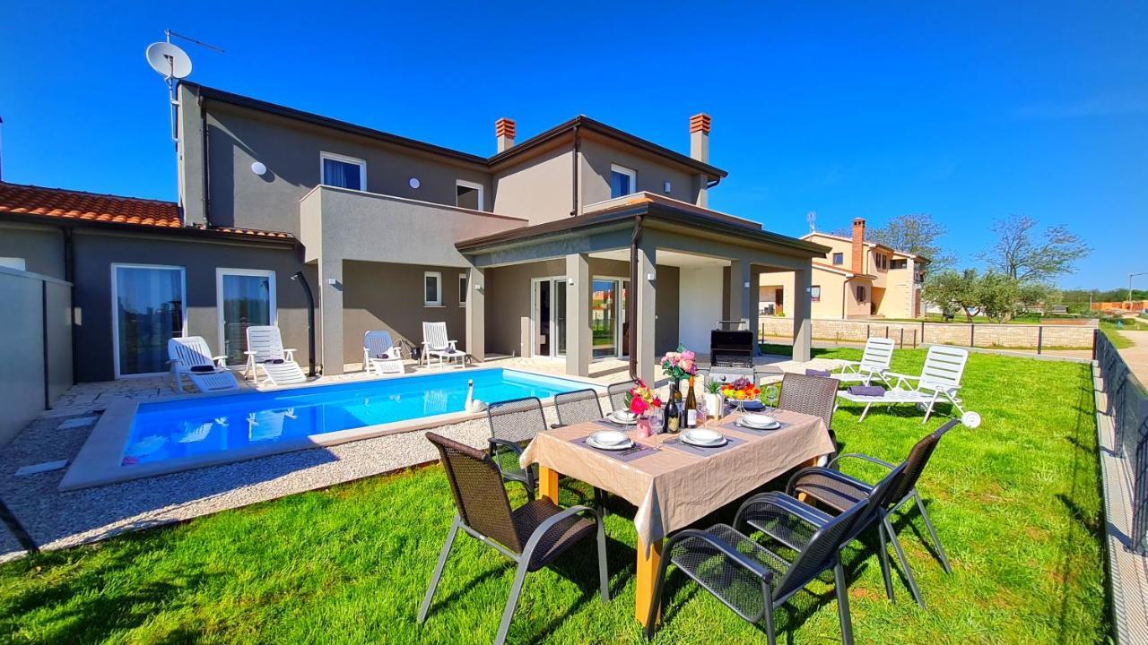 Villa Robert Kaštelir المظهر الخارجي الصورة