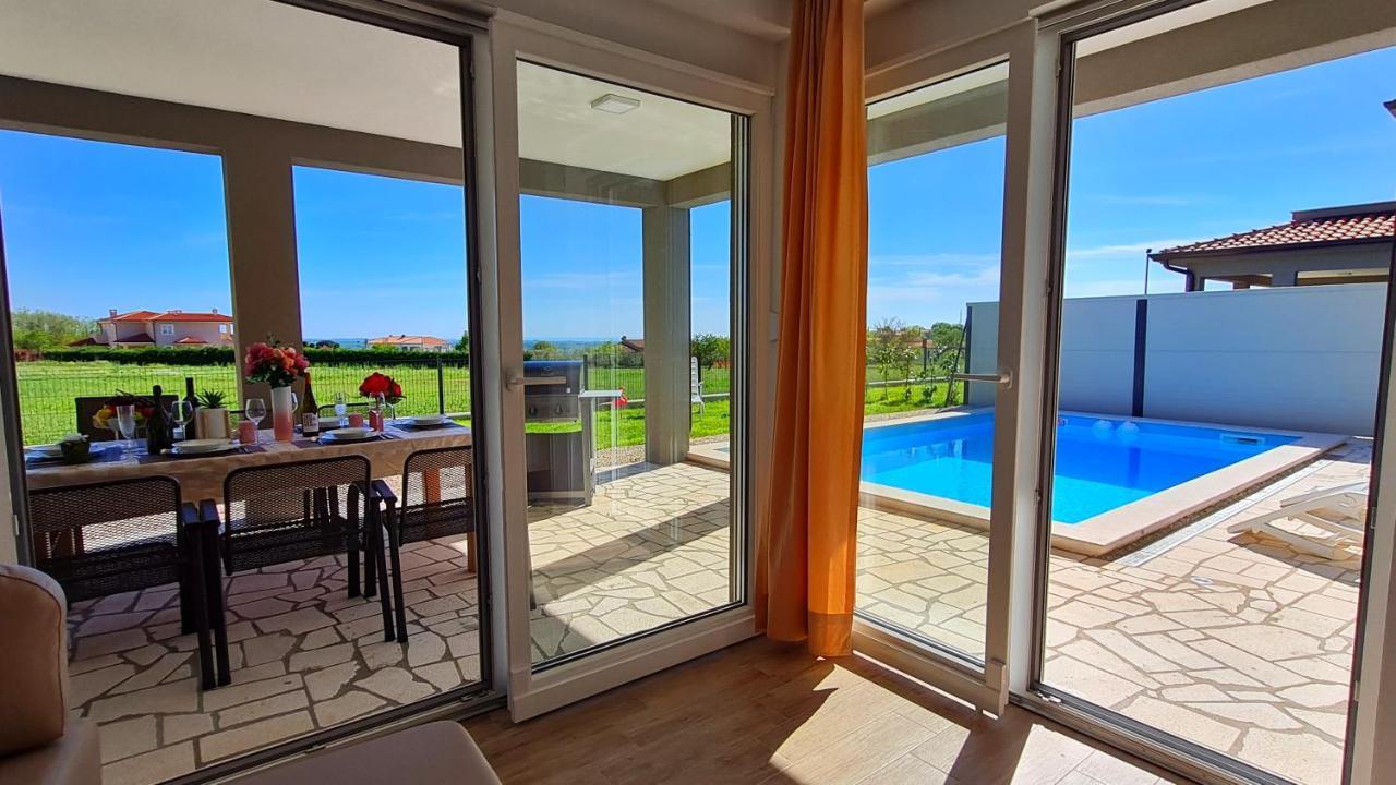 Villa Robert Kaštelir المظهر الخارجي الصورة