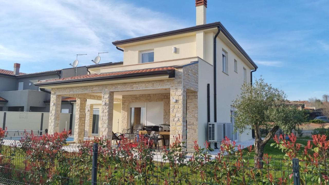 Villa Robert Kaštelir المظهر الخارجي الصورة